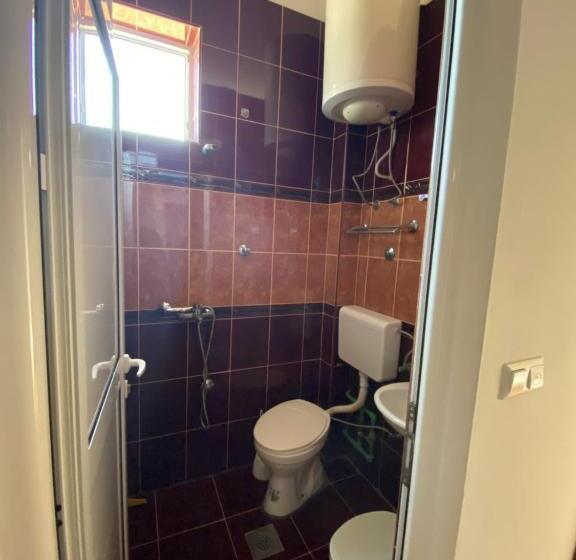 آپارتمان 2 خوابه با بالکن, Guest House Nura