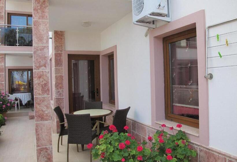 Апартаменты 1 Спальня Нижний Этаж, Sunset Beach Apartments