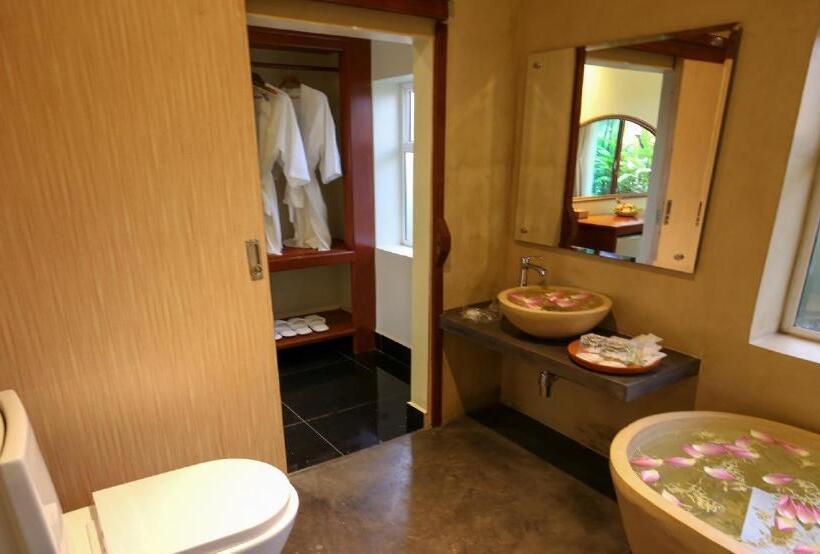 プールの見えるデラックスルーム, Chheng Residence