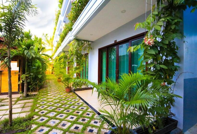 اتاق استاندارد سه تخته با چشم‌انداز استخر, Chheng Residence