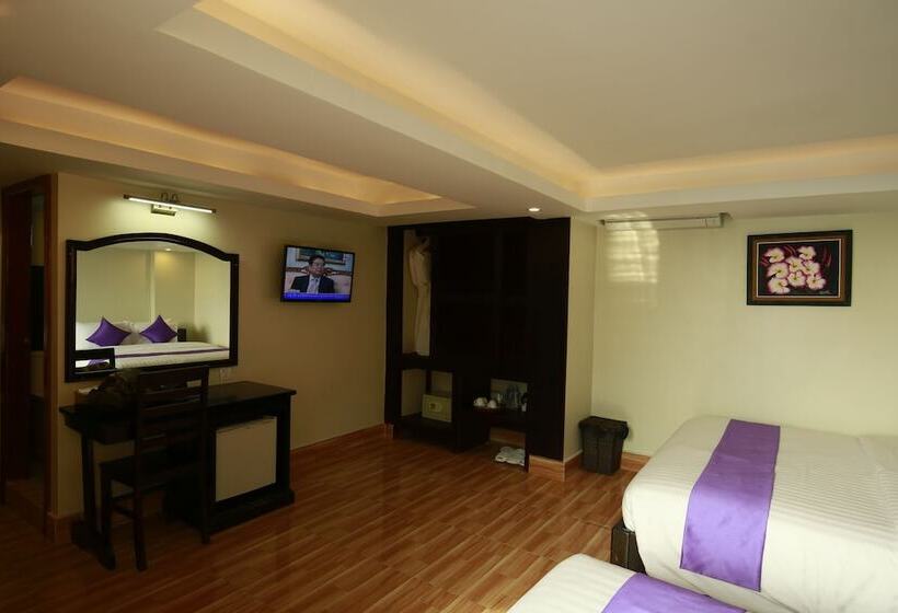 デラックストリプルルーム, Chheng Residence