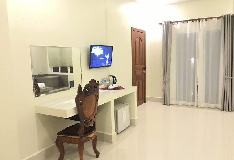 デラックススイート, Chheng Residence
