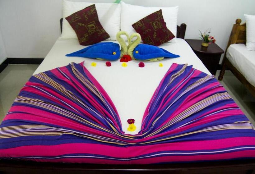 スタンダードトリプルルーム, Lathika Homes