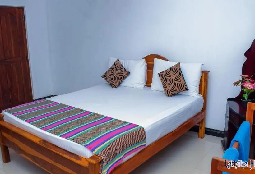 デラックスルーム, Lathika Homes