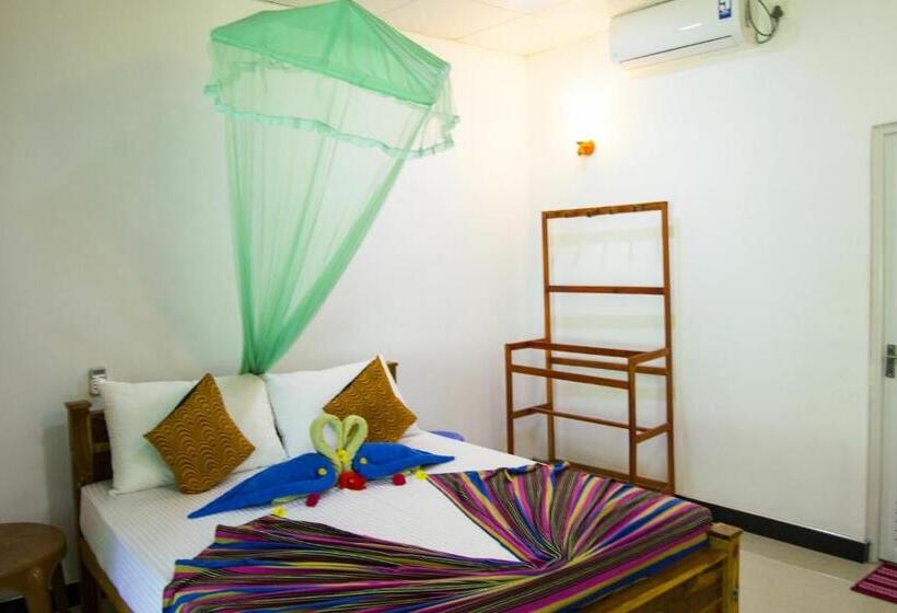 デラックスルーム, Lathika Homes