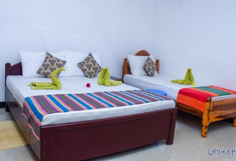デラックスルーム, Lathika Homes