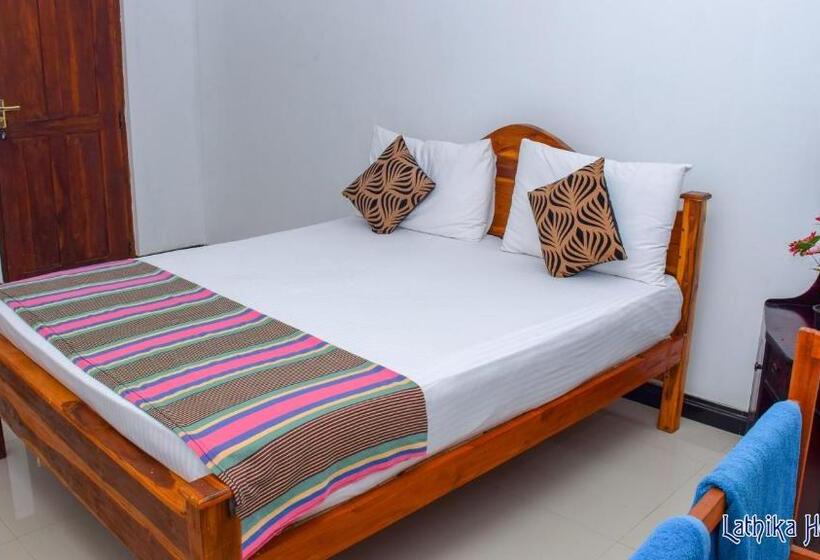 デラックスルーム, Lathika Homes