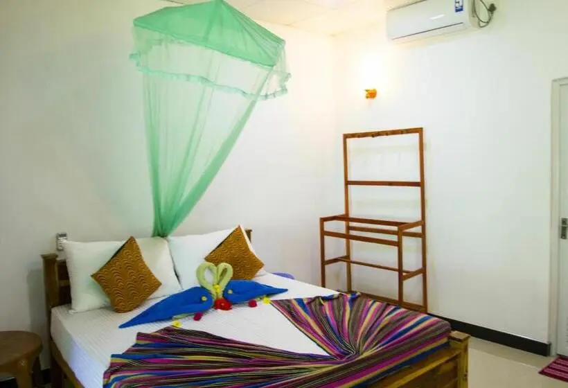 デラックストリプルルーム, Lathika Homes