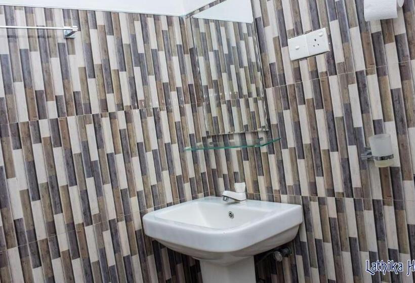 デラックストリプルルーム, Lathika Homes