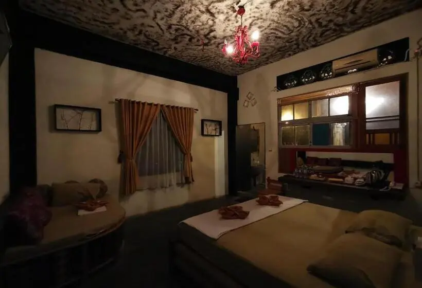 Habitación Familiar, Bat & Arrow