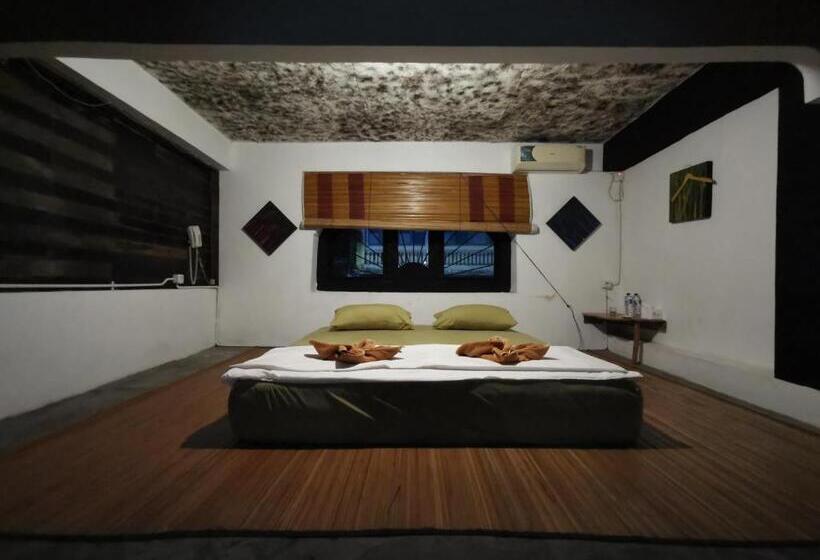 Deluxe Værelse, Bat & Arrow