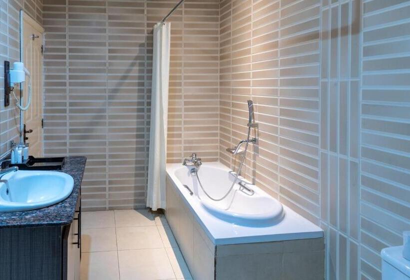 اتاق سوپریور, Waterbuck