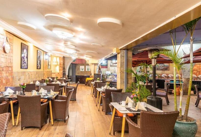 اتاق استاندارد سه نفره, Waterbuck