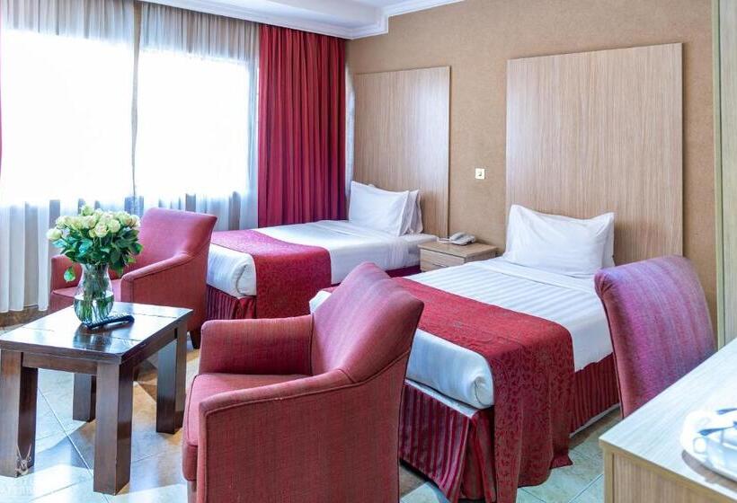 اتاق استاندارد سه نفره, Waterbuck