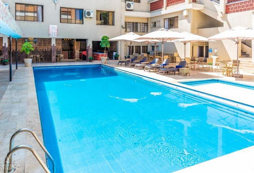 اتاق استاندارد سه نفره, Waterbuck