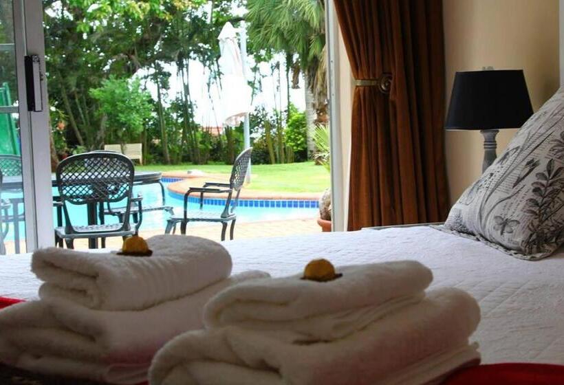 Family studio with pool view, Hunters B&b