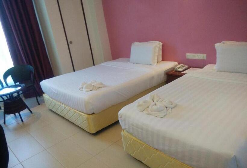 חדר סטנדרט לארבעה, Mny Hotel & Resort