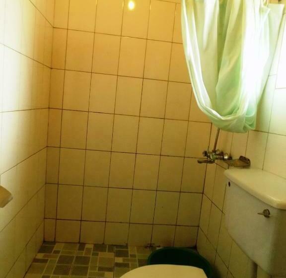 اتاق اکونومی, Westend Motel