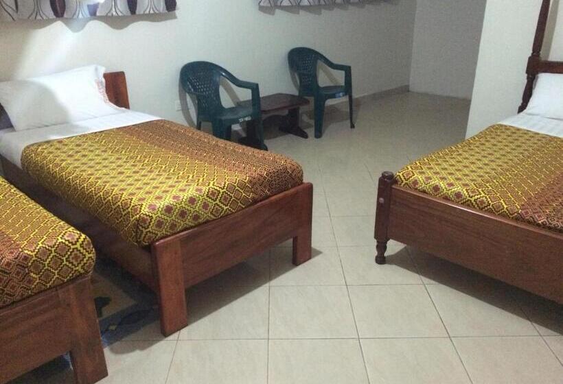 اتاق خانوادگی, Westend Motel