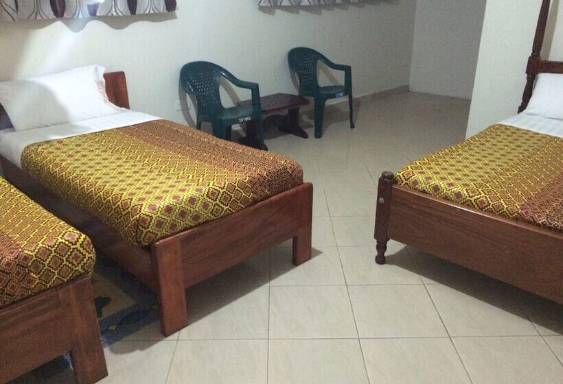 اتاق خانوادگی, Westend Motel