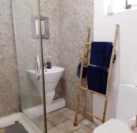 استودیوی سوپریور, Sannyasa Wellness And Spa