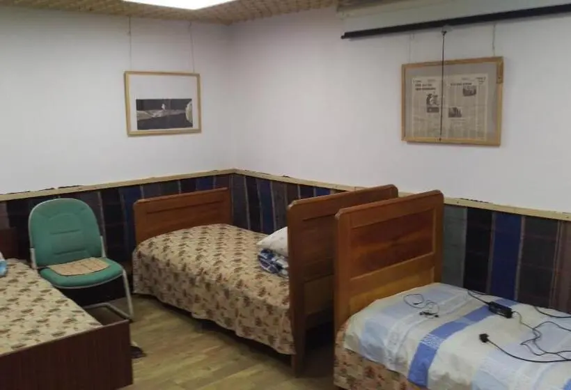 Basic Kolmen Hengen Huone, Hostel Mif