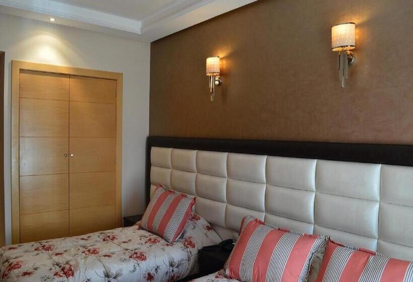 اتاق خانوادگی, La Luna