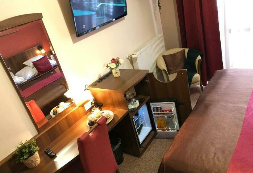 חדר קלאסי, Ambrózia étterem és Panzió