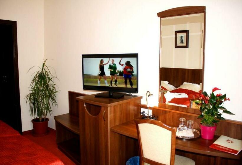 חדר קלאסי, Ambrózia étterem és Panzió