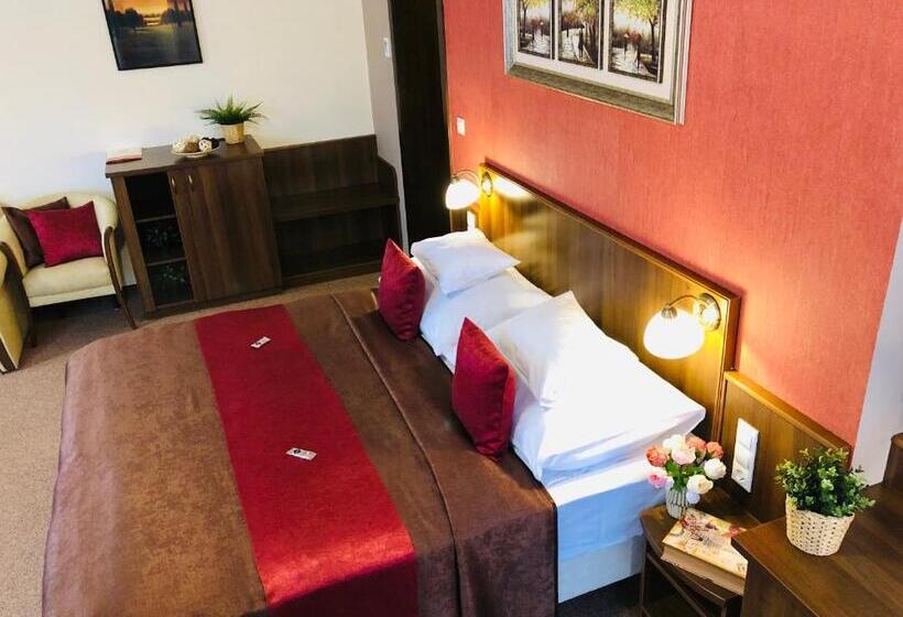 חדר סופריור, Ambrózia étterem és Panzió