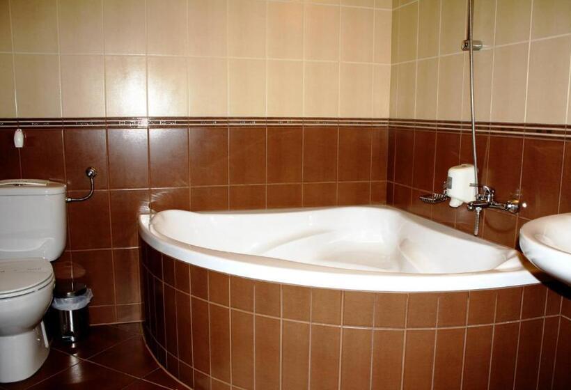 חדר סופריור, Ambrózia étterem és Panzió