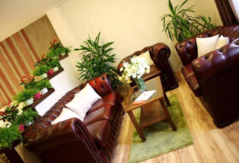 דירת חדר סופריור, Ambrózia étterem és Panzió