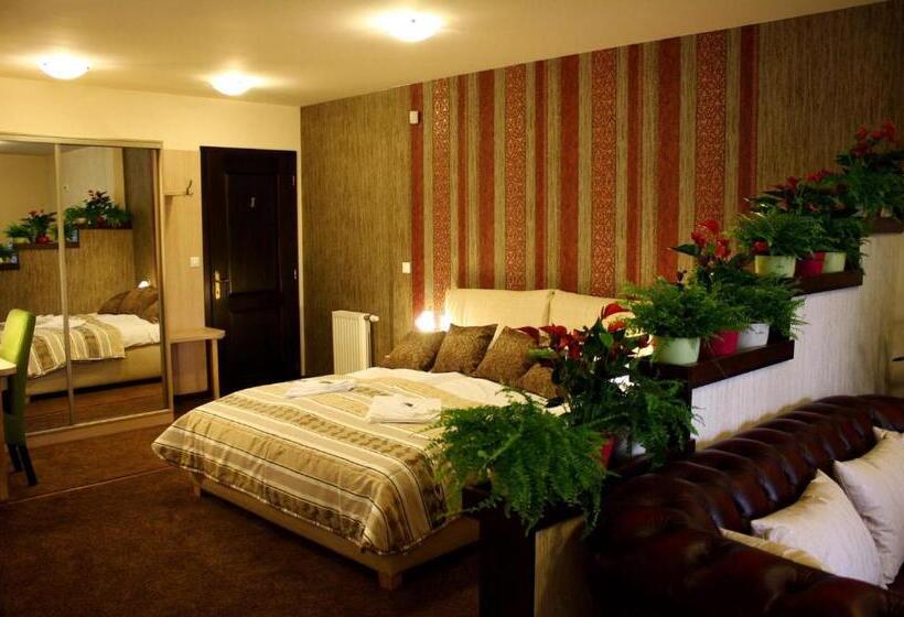 דירת חדר סופריור, Ambrózia étterem és Panzió