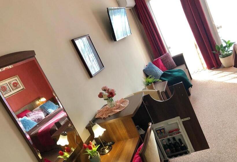 Студия Deluxe, Ambrózia étterem és Panzió