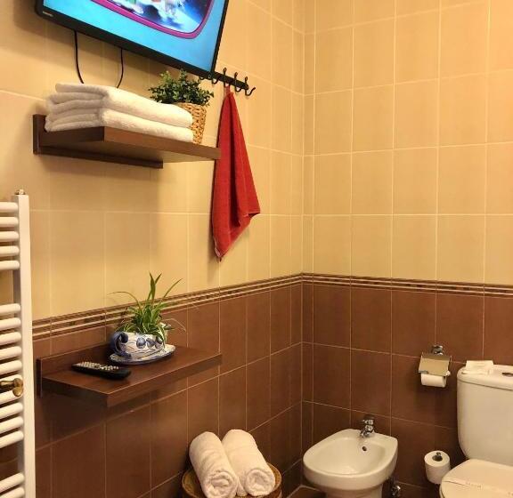 Студия Deluxe, Ambrózia étterem és Panzió