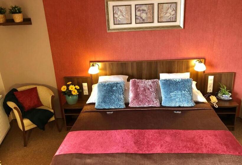 חדר דלוקס, Ambrózia étterem és Panzió