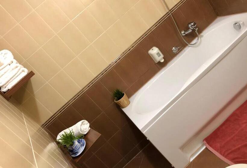 חדר דלוקס, Ambrózia étterem és Panzió