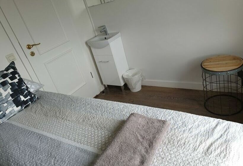 اتاق استاندارد با سرویس بهداشتی مشترک, Guesthouse Dyngja