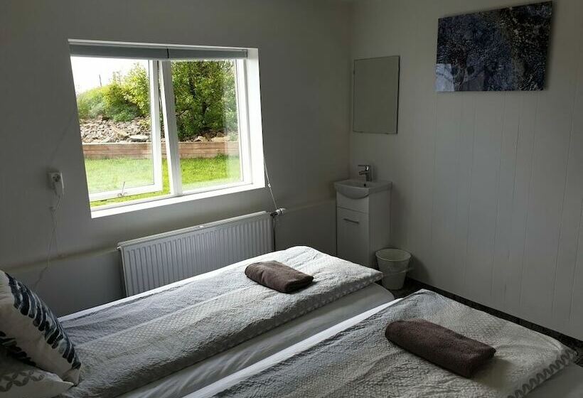 اتاق استاندارد با سرویس بهداشتی مشترک, Guesthouse Dyngja