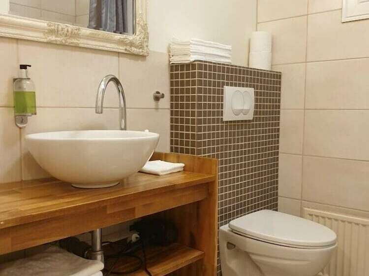 اتاق استاندارد با سرویس بهداشتی مشترک, Guesthouse Dyngja