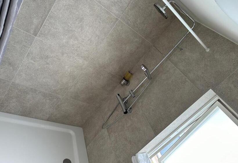 اتاق پایه با سرویس بهداشتی مشترک, Guesthouse Dyngja