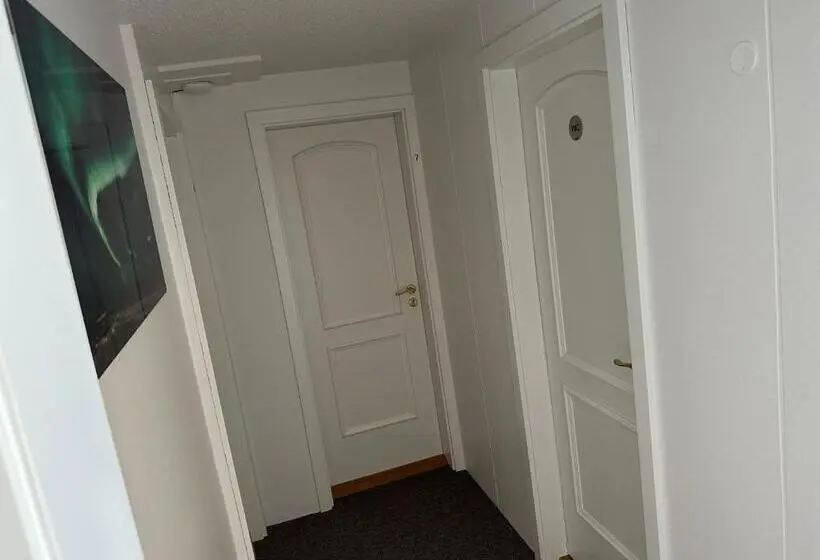 اتاق استاندارد سه تخته با سرویس بهداشتی مشترک, Guesthouse Dyngja