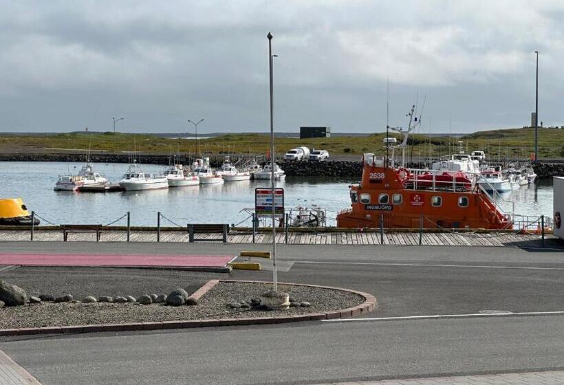 استودیوی استاندارد, Guesthouse Dyngja