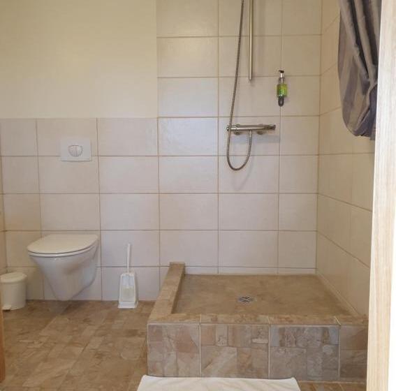 استودیوی استاندارد, Guesthouse Dyngja