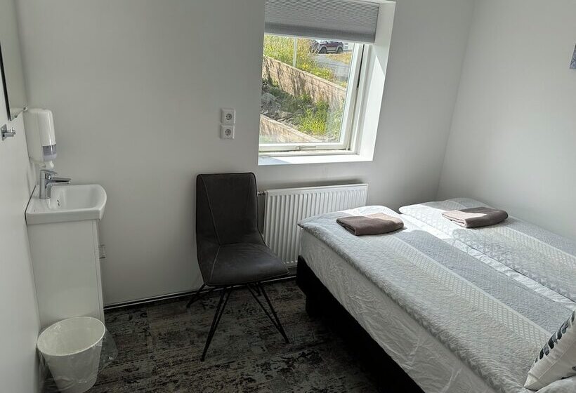 اتاق پایه با سرویس بهداشتی مشترک, Guesthouse Dyngja