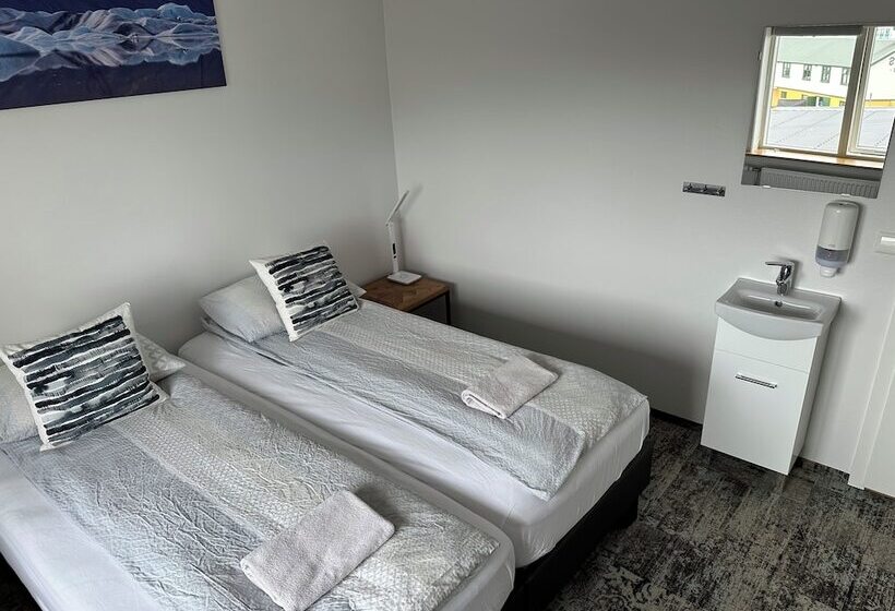 اتاق استاندارد سه تخته با سرویس بهداشتی مشترک, Guesthouse Dyngja