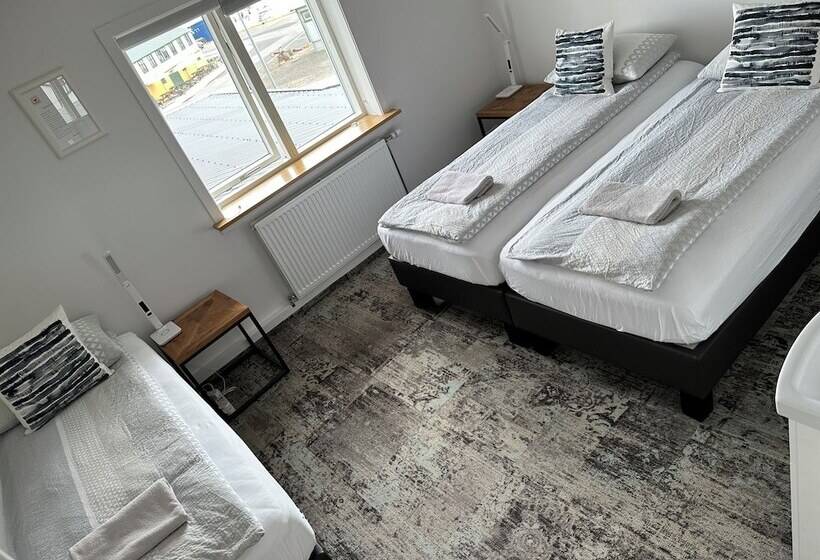اتاق استاندارد سه تخته با سرویس بهداشتی مشترک, Guesthouse Dyngja