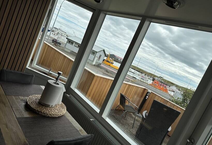 اتاق استاندارد سه تخته با سرویس بهداشتی مشترک, Guesthouse Dyngja