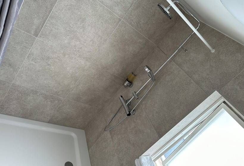 اتاق استاندارد سه تخته با سرویس بهداشتی مشترک, Guesthouse Dyngja