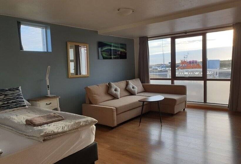 استودیوی استاندارد, Guesthouse Dyngja